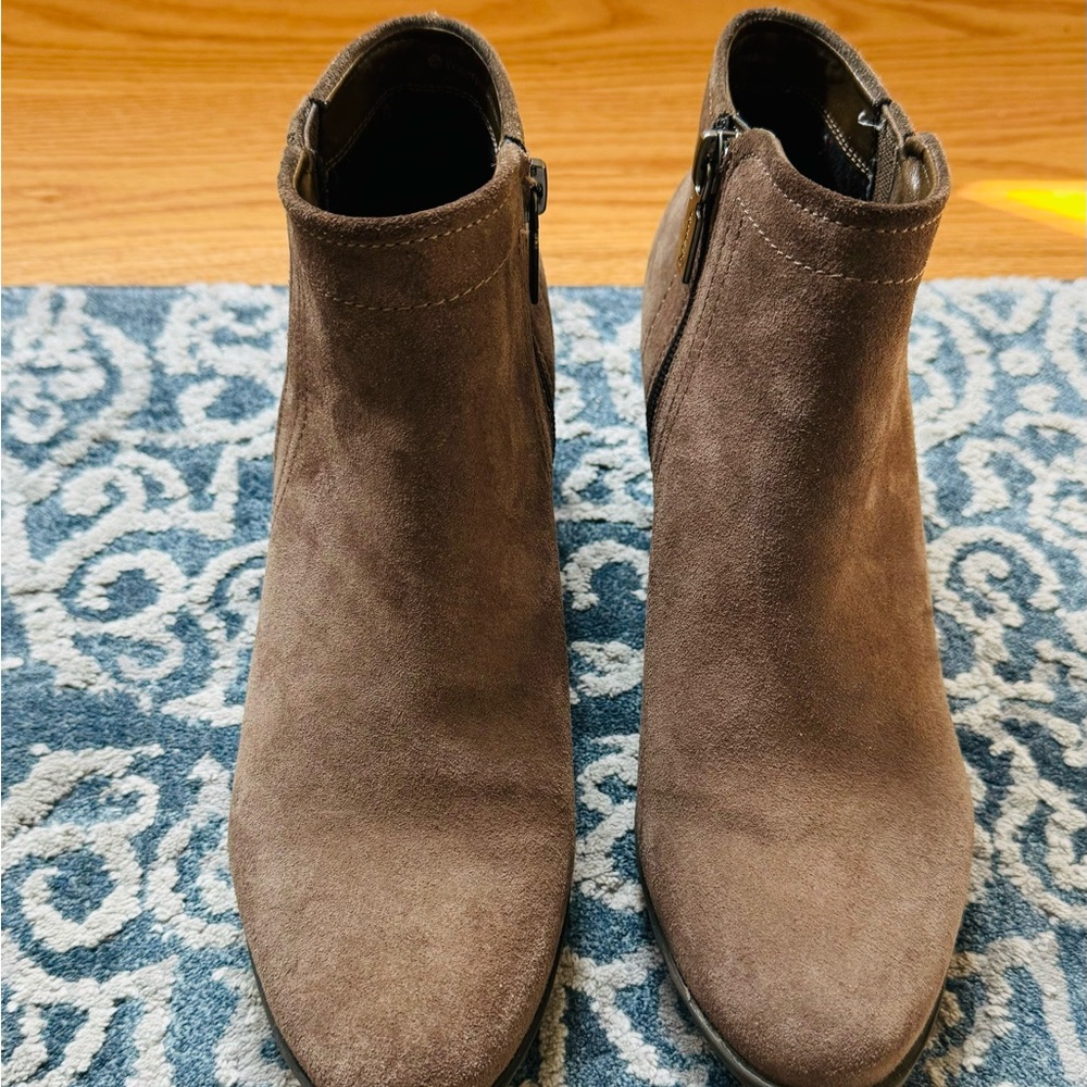 Blondo waterproof suede booties size 7